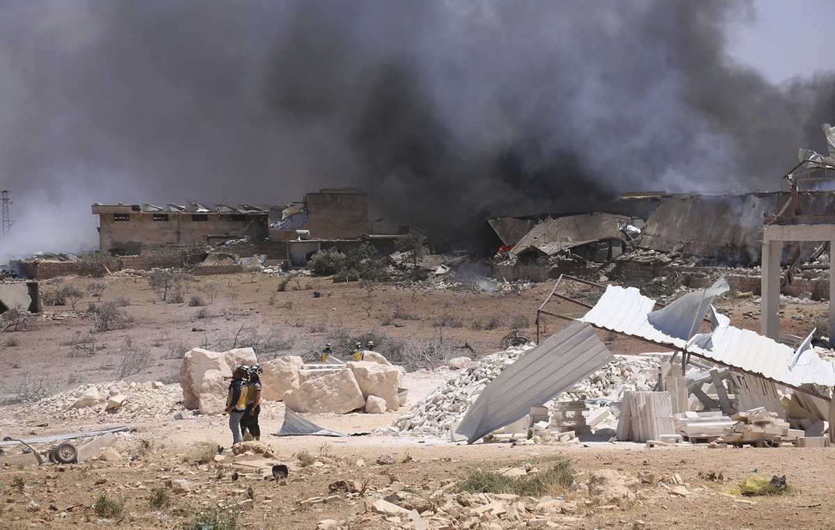 Twelve dead and one hundred wounded from explosives in a military warehouse in Syria