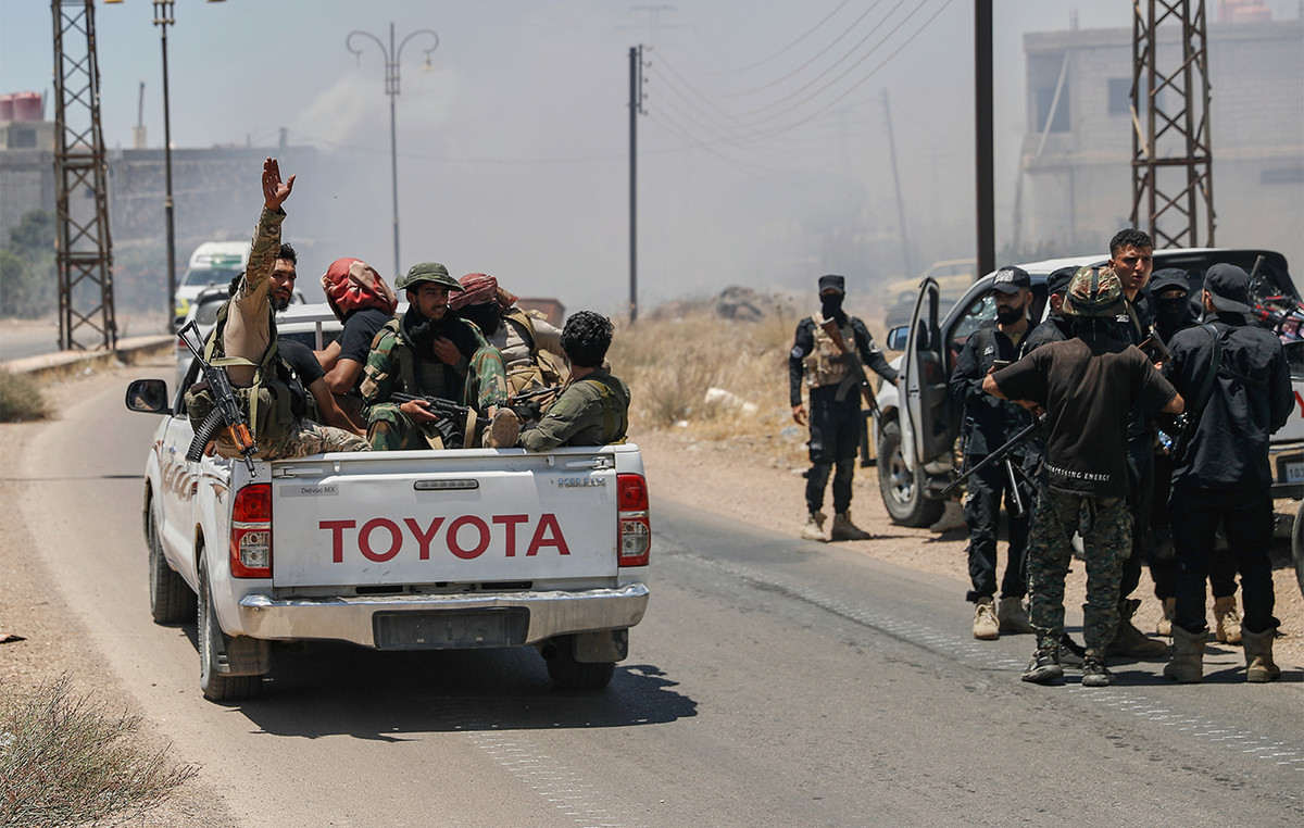 Syrian government forces withdrawal from the province of suede is reported by eyewitnesses