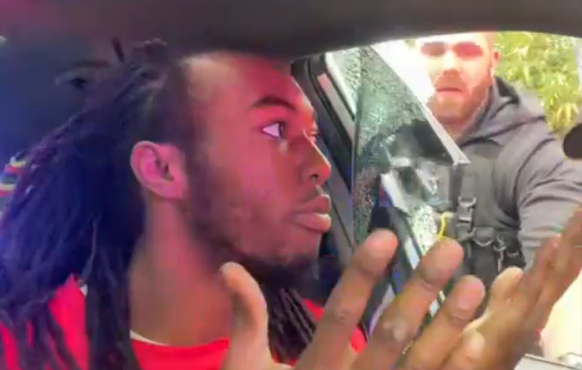 Salo in the US with video showing police officers striking for no reason black driver