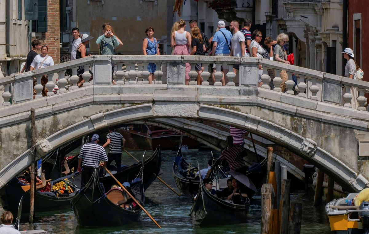 In historically low business turnover in Venice – “The situation is desperate, they take selfies and buy nothing”