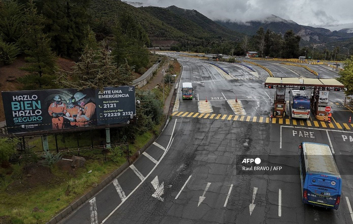 Chile: Dead one of one of the five trapped miners