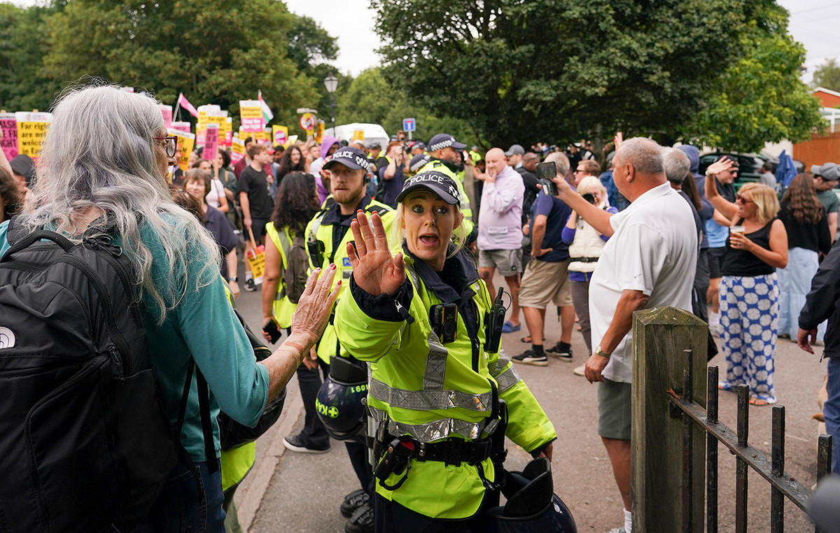England: Local at a immigrant hotel after a 14 -year -old sexual assault