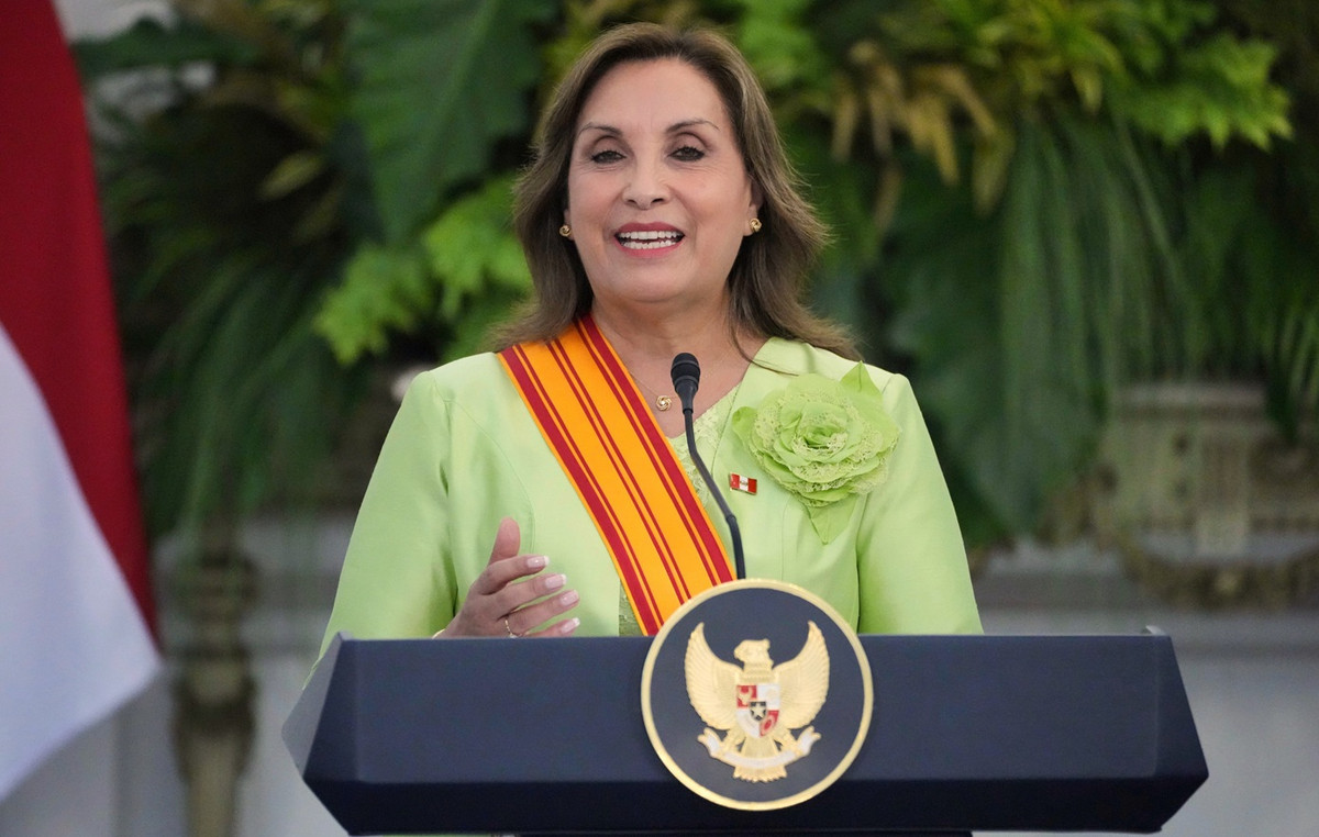 President Bolouarte approved Amnesty Law on Civil War Crimes in Peru