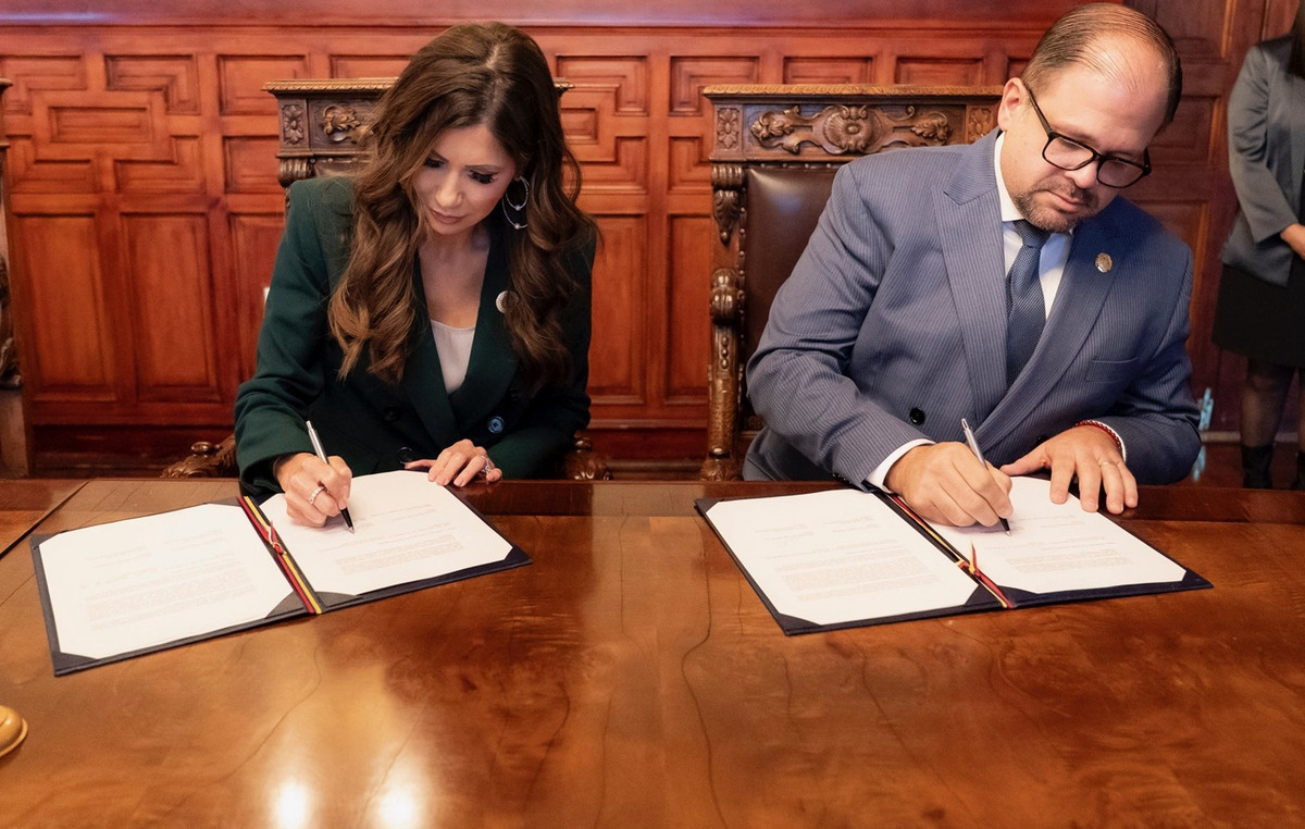 Safety Agreement signed by the US and Ecuador