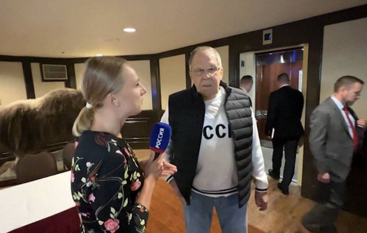 The Viral Photo of Lavrov empties the shelves of online stores-the T-shirt “CCCP” was made in a few hours