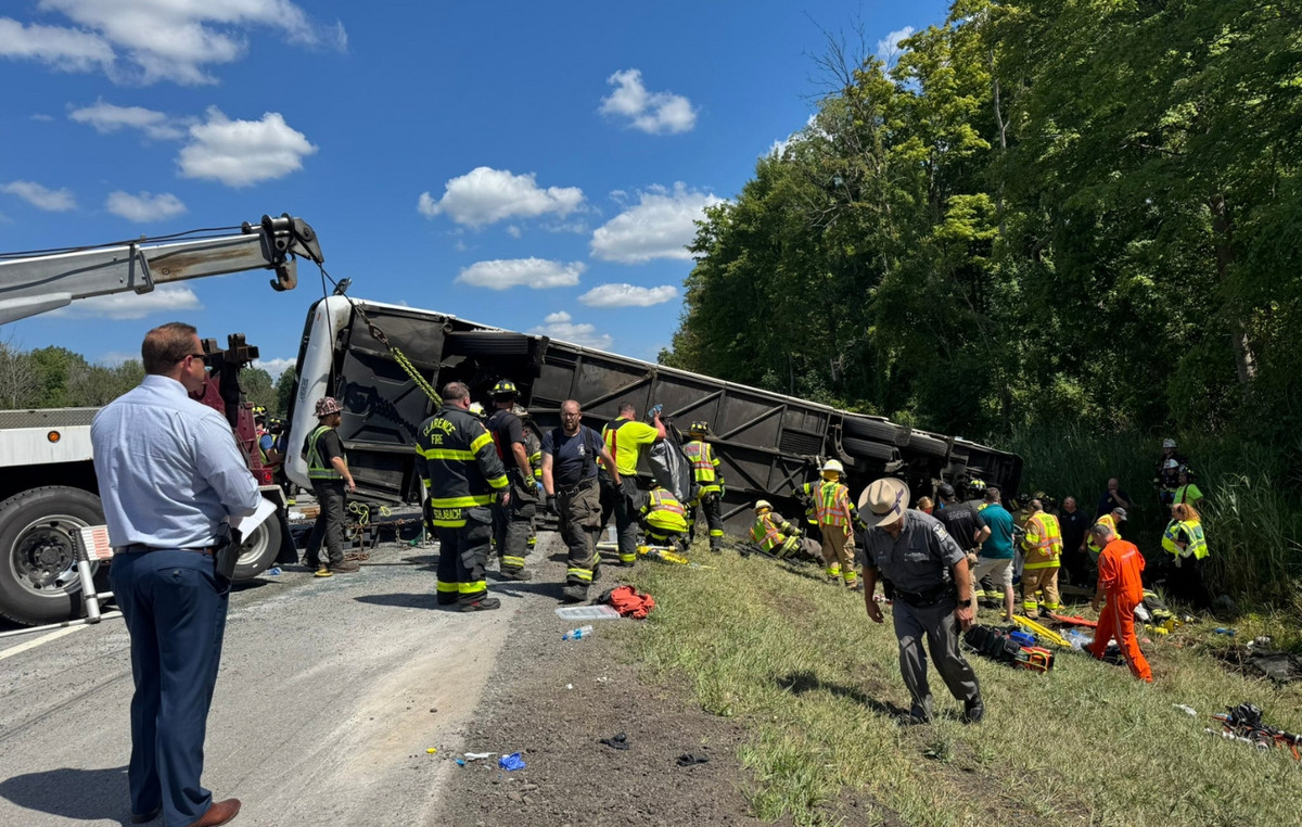 Coast of tourist bus returning from Niagara waterfalls – “many dead and injured”, including children