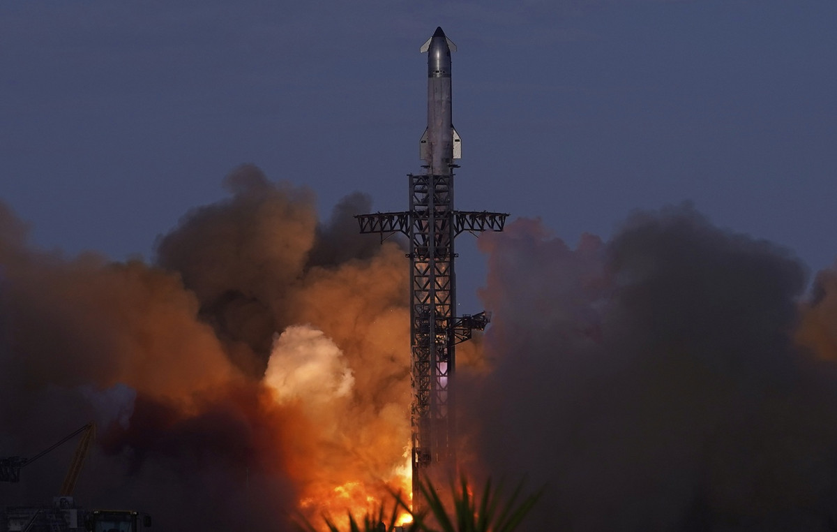 SpaceX’s Starship successfully completed the 10th test flight after a series of failures SpaceX’s Starship successfully completed the 10th test flight after a series of failures