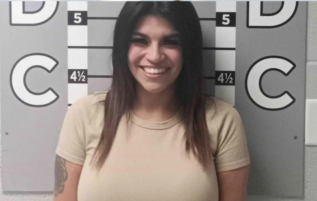 Destroyed her ex of her ex with salt and glitter and posed with a smile on arrest