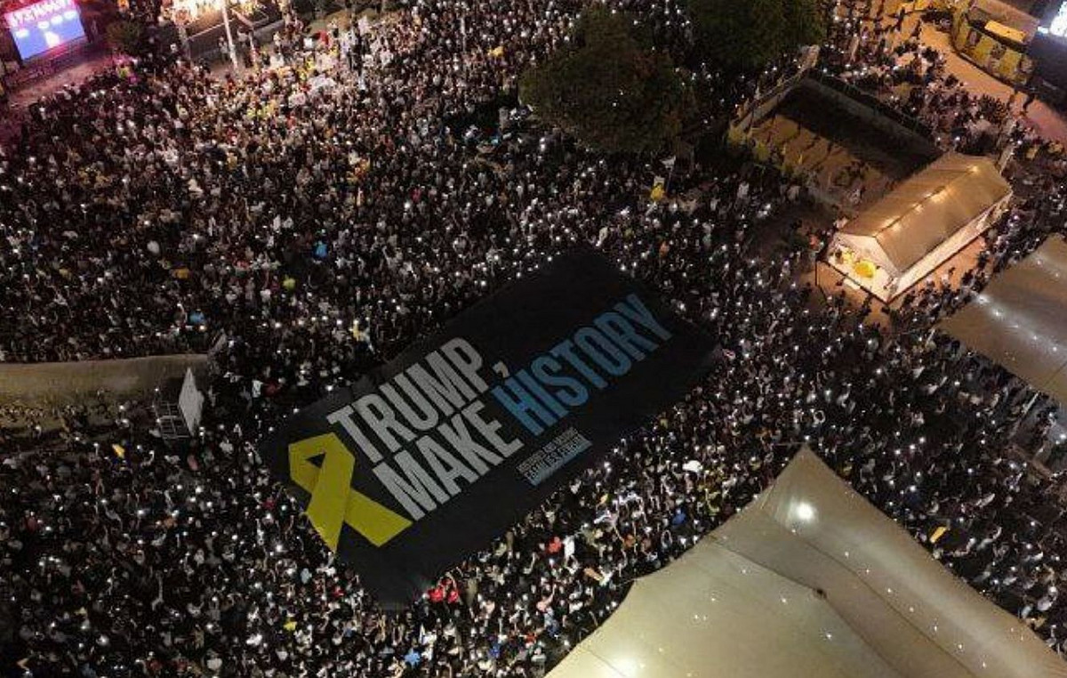 Thousands of protesters in Tel Aviv call on President Trump to write history and end the war in Gaza Thousands of protesters in Tel Aviv call on President Trump to write history and end the war in Gaza