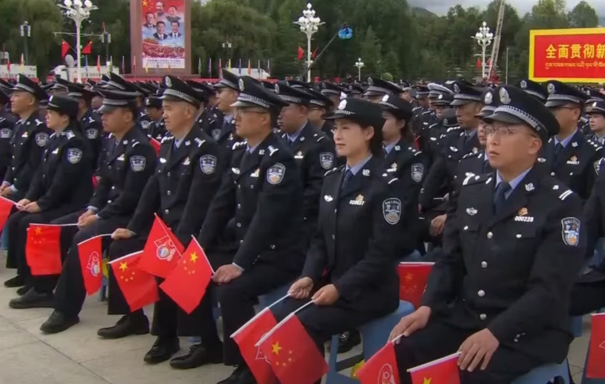 Tibet celebrates 60 years of autonomy with songs, dances and red flags of the Chinese Party Tibet celebrates 60 years of autonomy with songs, dances and red flags of the Chinese Party