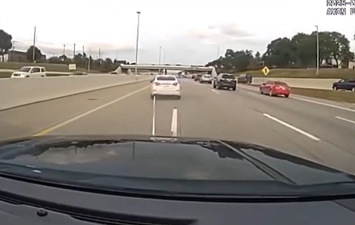 New Police technology stops on the go a stolen vehicle in Michigan, USA- impressive video