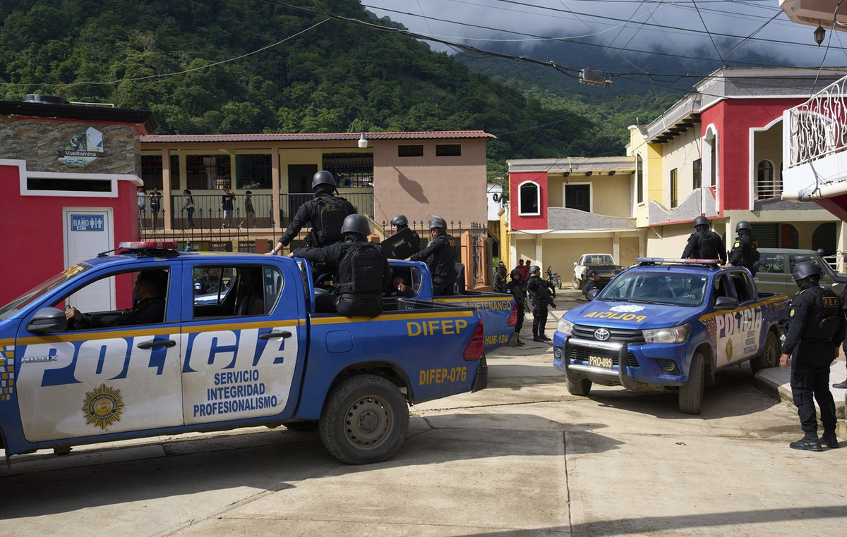 Six human heads were found on a street in Central Mexico