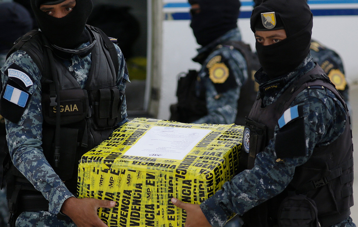 Guatemala: seized “1,500 cocaine packages” weight and a half tone