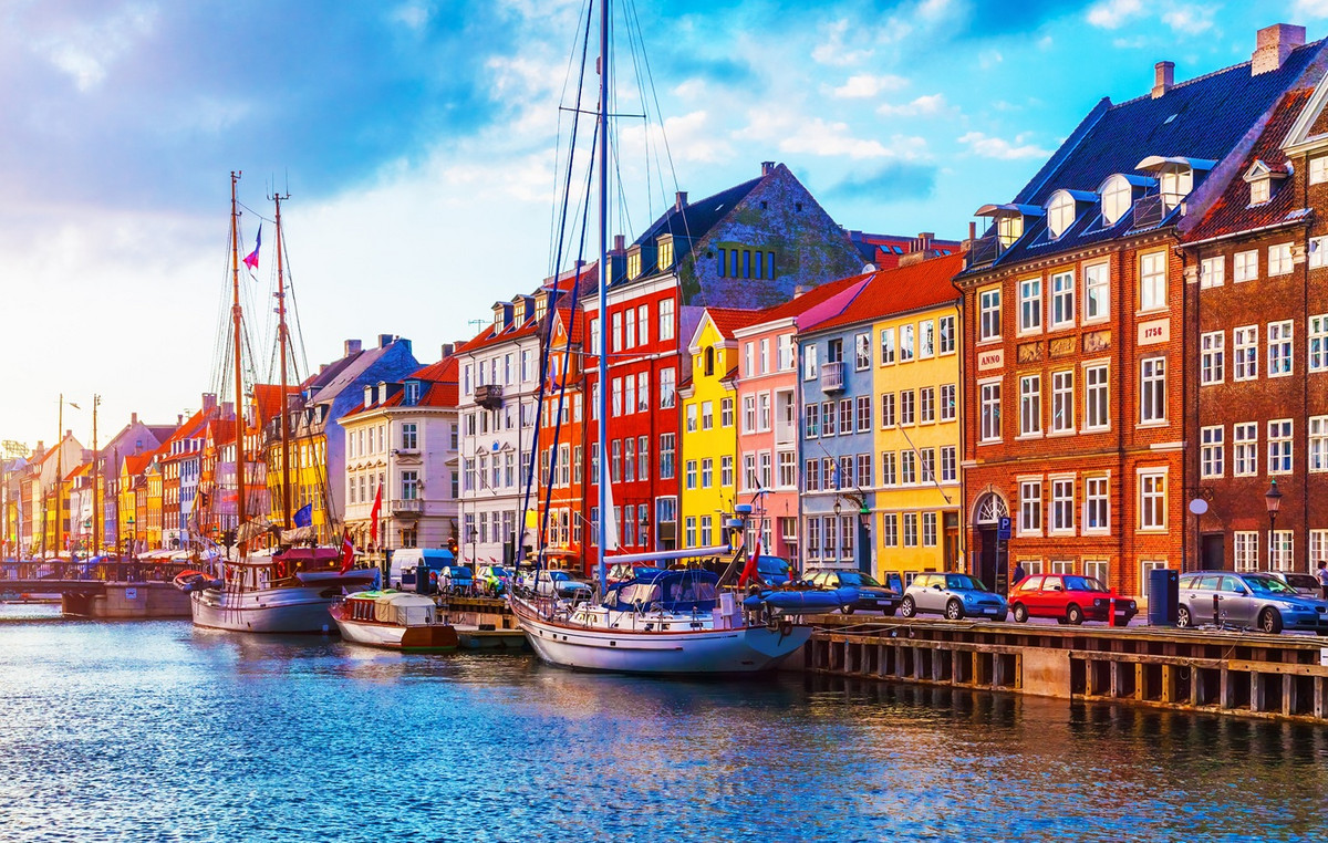 Danishly in Denmark for a Mermaid Statue with Big Breast – “The Hot Dream of a Man”