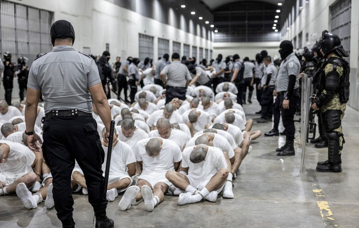 “The Living Cemetery”: Former prisoners reveal torture in the El Salvador prisoner