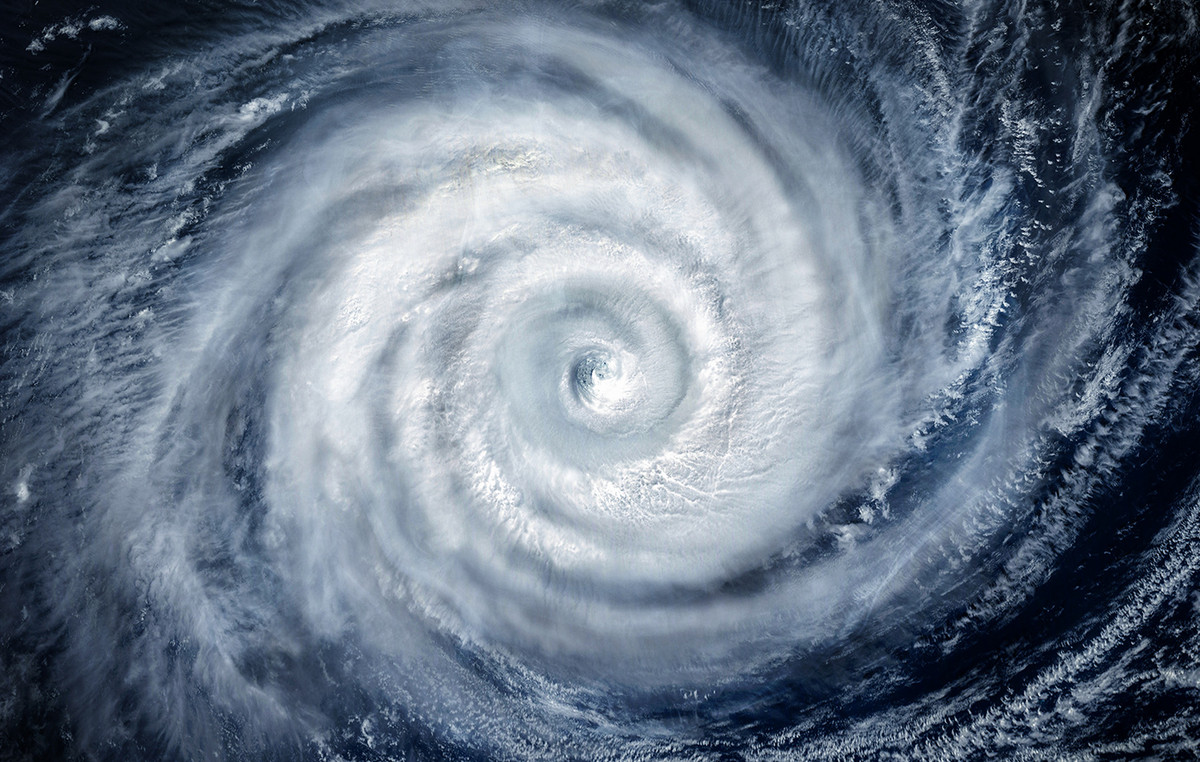 Erin cyclone reinforces again in Category 4 and threatens the Bahamas