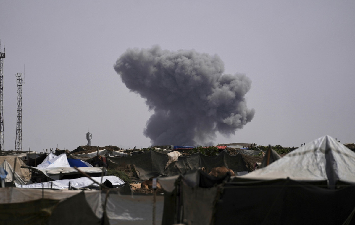 The Israeli Army is taking over Gaza – the heavy bombardment continues