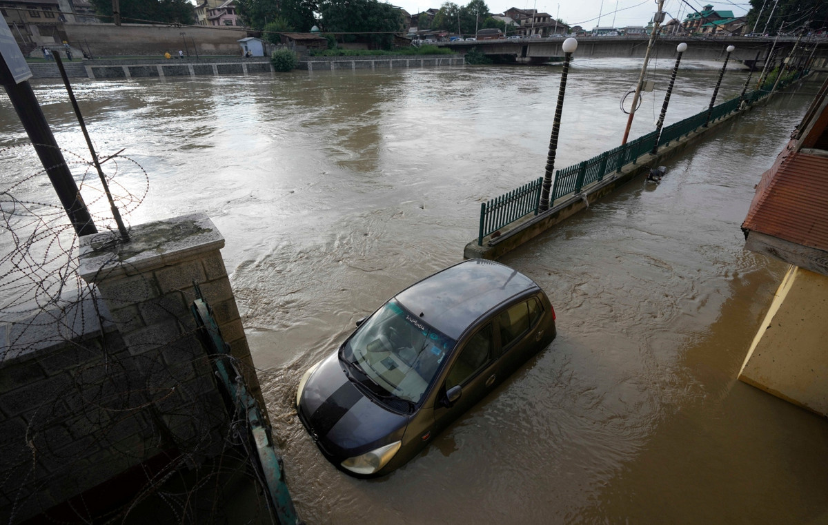 Chaos in India by floods and landslides – at least 33 dead