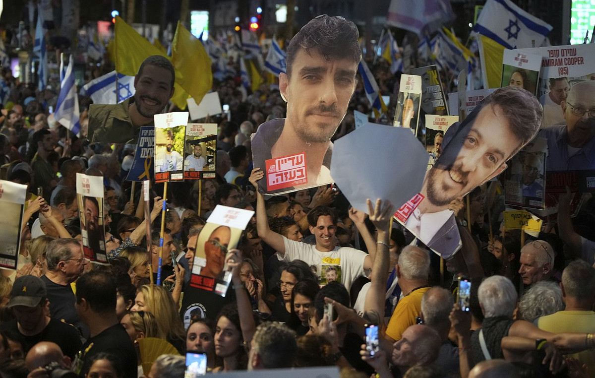 Huge demonstration in Tel Aviv in favor of Israeli hostages in Gaza