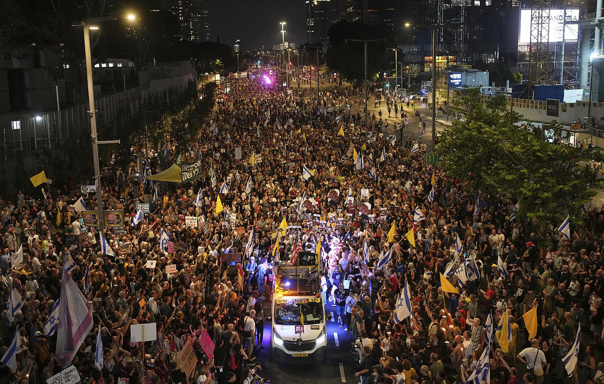 Israel: Tens of thousands of protesters in Tel Aviv against the conquest plan of the city of Gaza