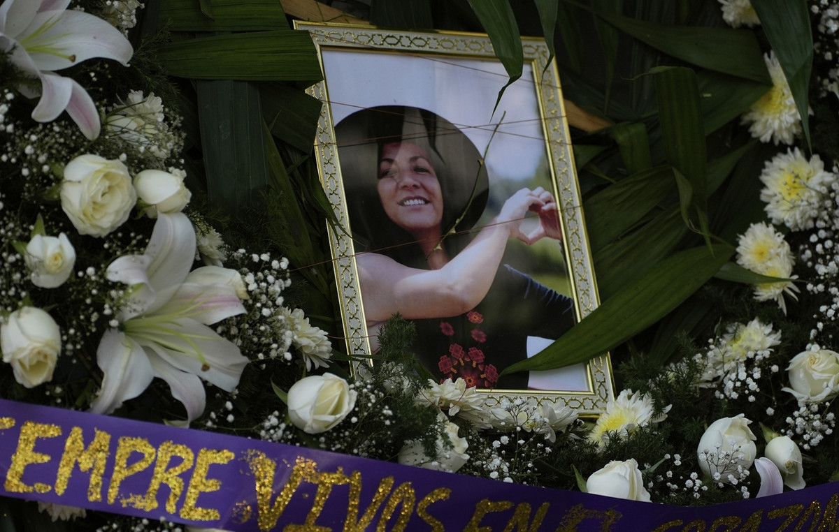 Handcuffs to thirteen people for the murder of Mexican mayor associates
