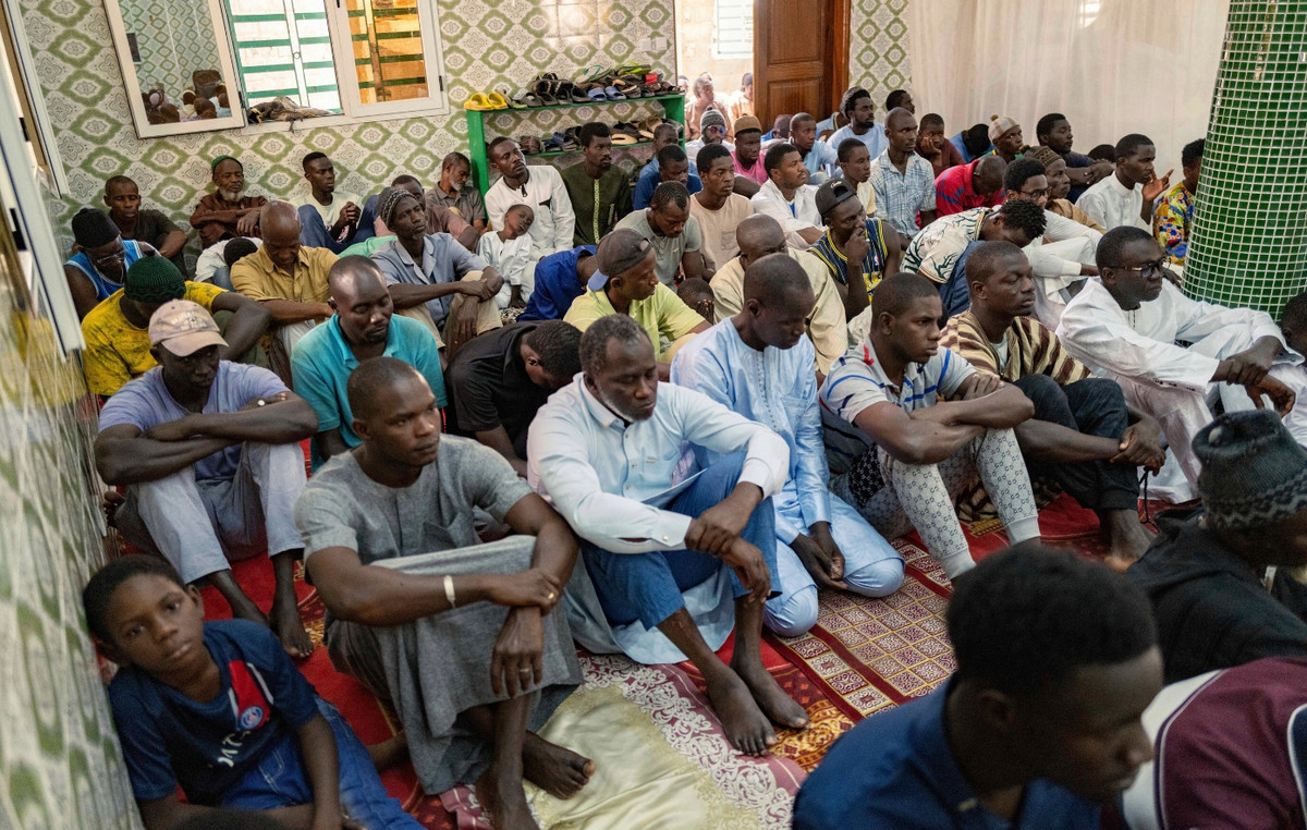 ‘Schools for Wives’ in Senegal: Men learn to cook and support maternity