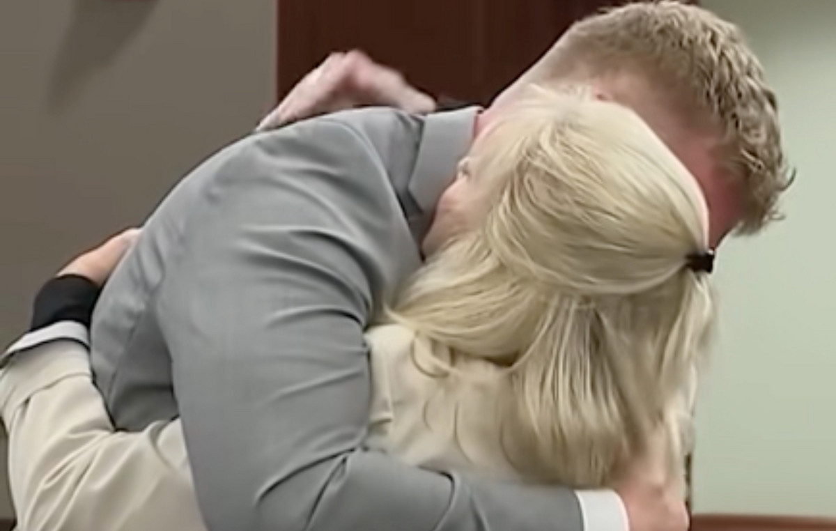 Widow embraced and forgiven in court the man who killed her husband