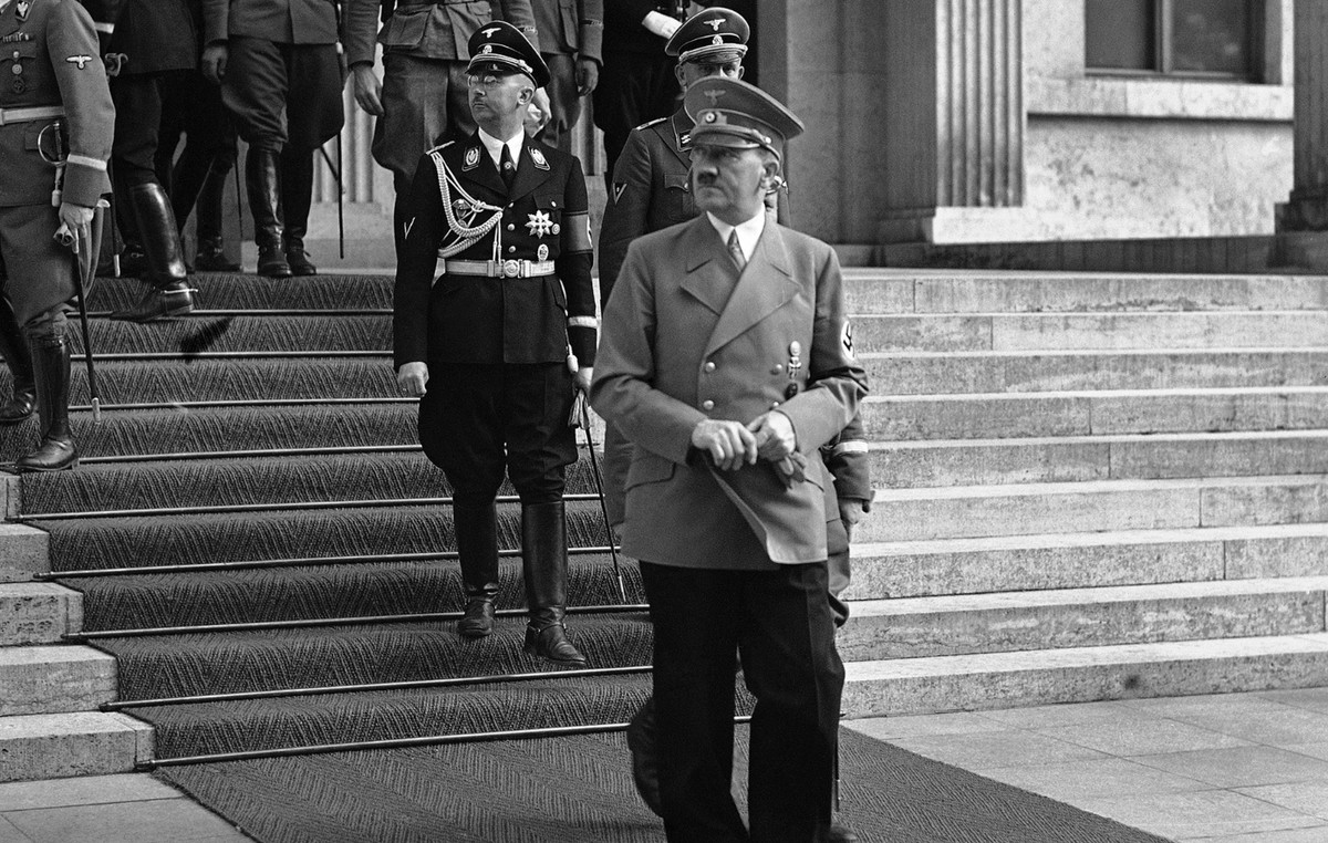 As of today August 22nd: Hitler escapes from a car accident – “For a few seconds I was holding the story in my hands”