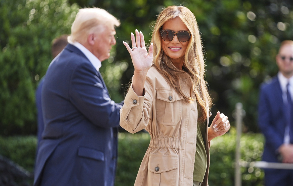 Trump handed Putin’s letter to Melania’s wife – what he wrote