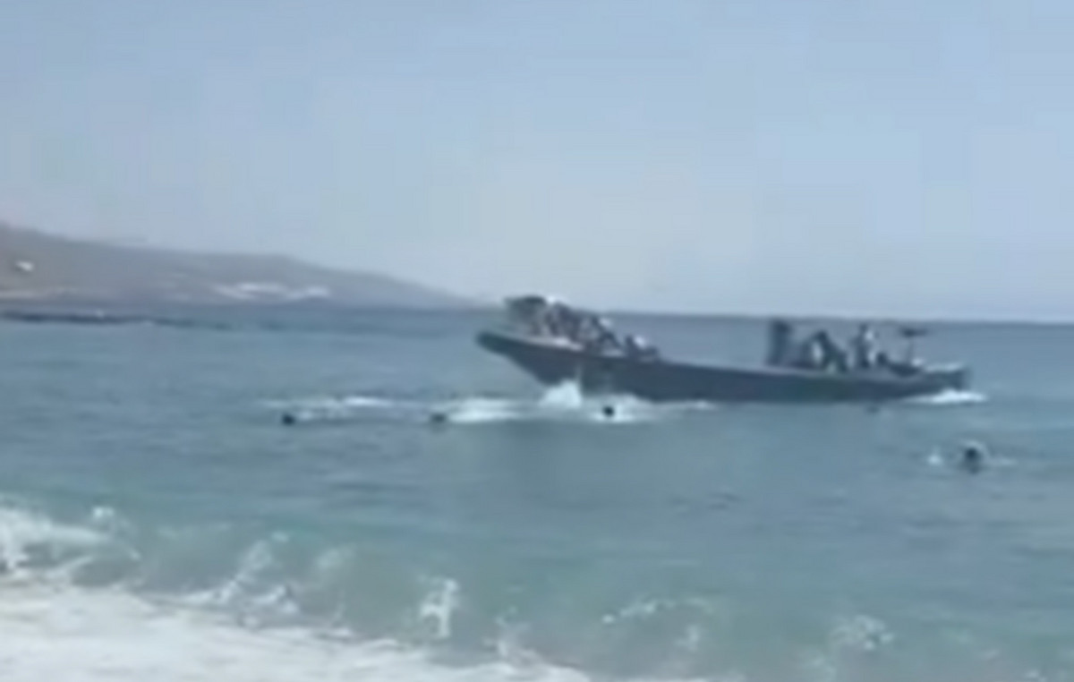 Bathers take on hunting immigrants who landed on a Granada beach in Spain – video