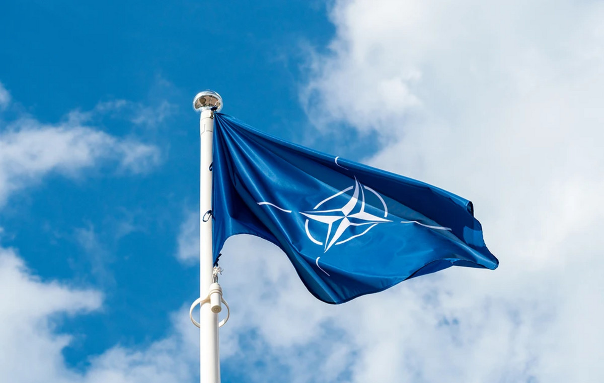 On the side of Ukraine Northern Europe: 420m euros from Sweden, Norway and Denmark for US weapons via NATO