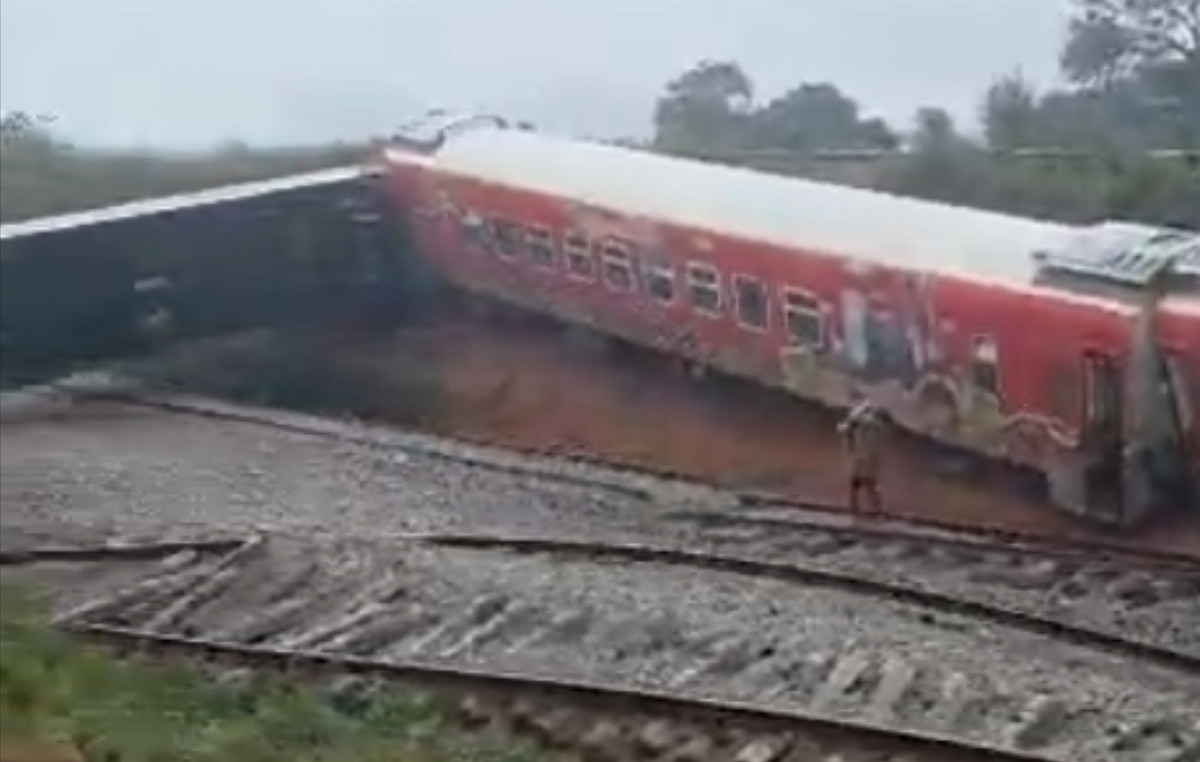Train derailled in Nigeria, unknown if there are victims