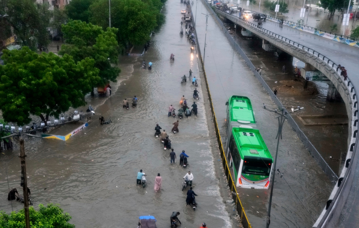 Chaos in Pakistan due to heavy rainfall – at least 10 dead, closed schools and businesses, flights were suspended