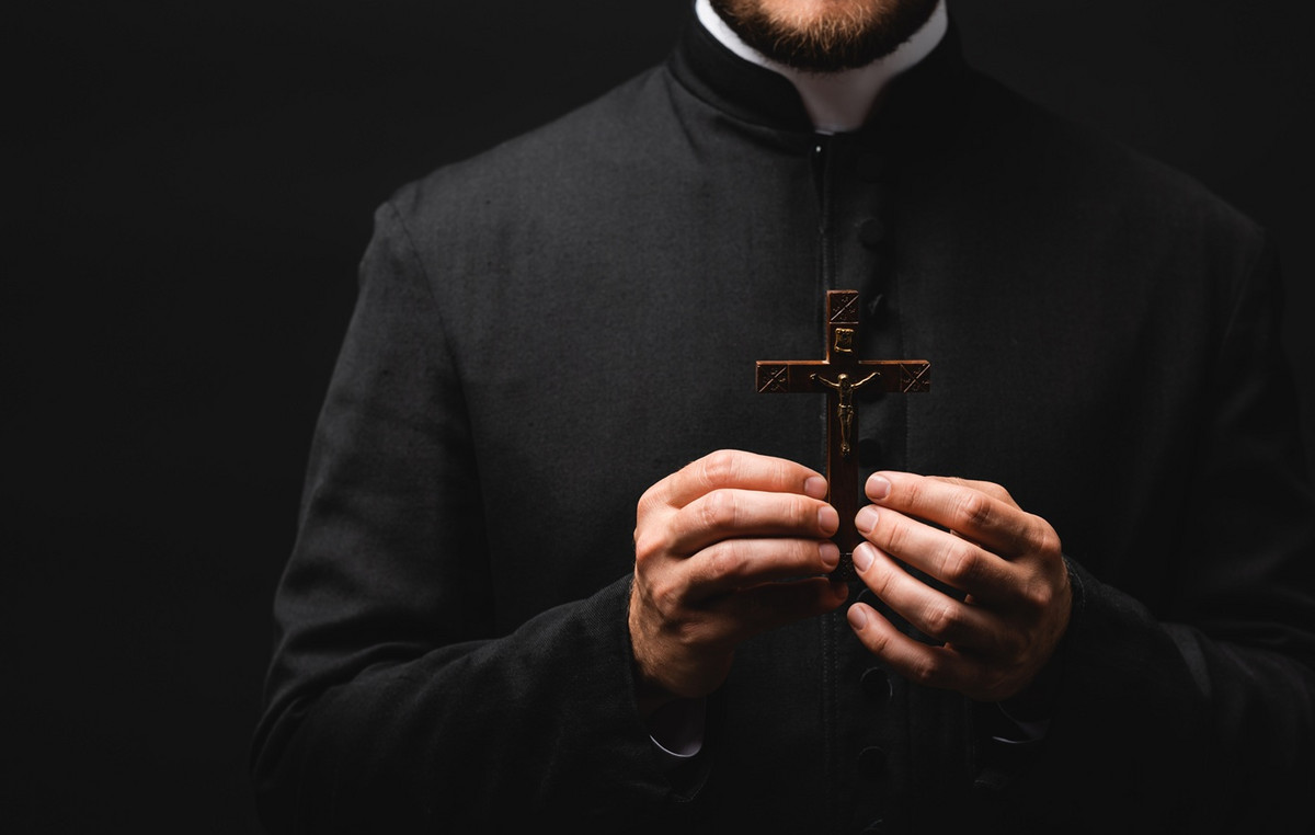 Pastor were sending disgusting messages to young girls trying to get naked photos
