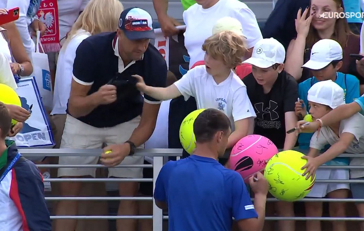 Damn to US Open: Grab with so I want a signed hat from a child and caused rage on social media Damn to US Open: Grab with so I want a signed hat from a child and caused rage on social media