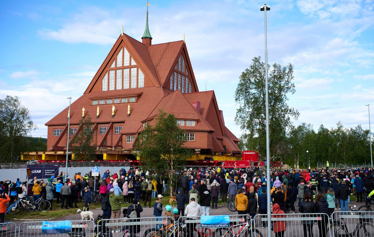 The historical church of Kiruna successfully completed its “journey” in Sweden – now in a safe location