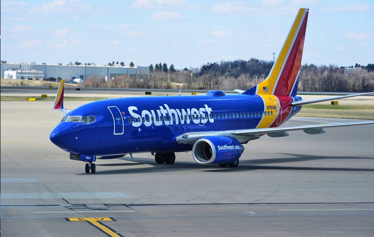 Reaction Storm: Southwest will charge a second ticket to plus-size passengers Reaction Storm: Southwest will charge a second ticket to plus-size passengers