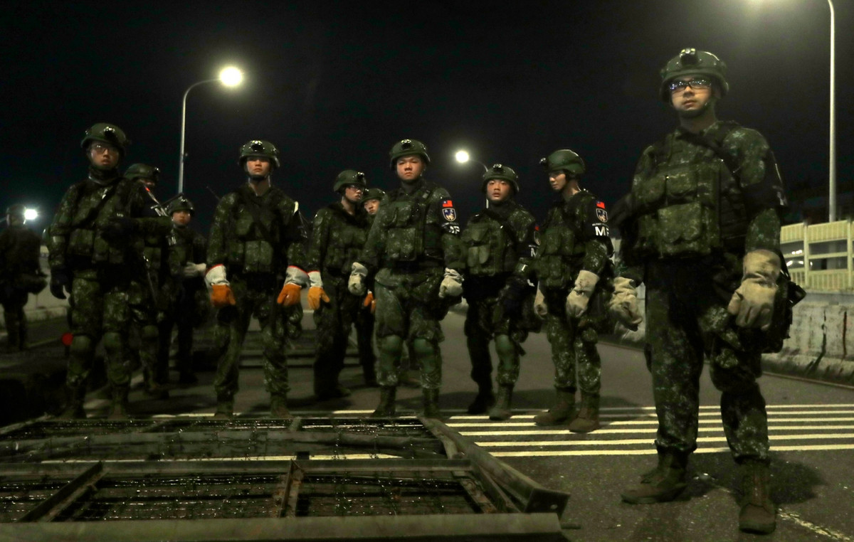 How Taiwan prepares for Chinese attack: actors, fake blood and sirens in cities