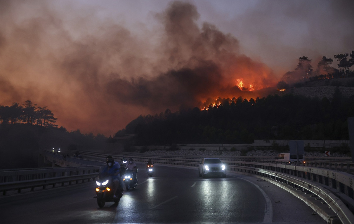 Mass evacuation in Turkey’s Tsanakale