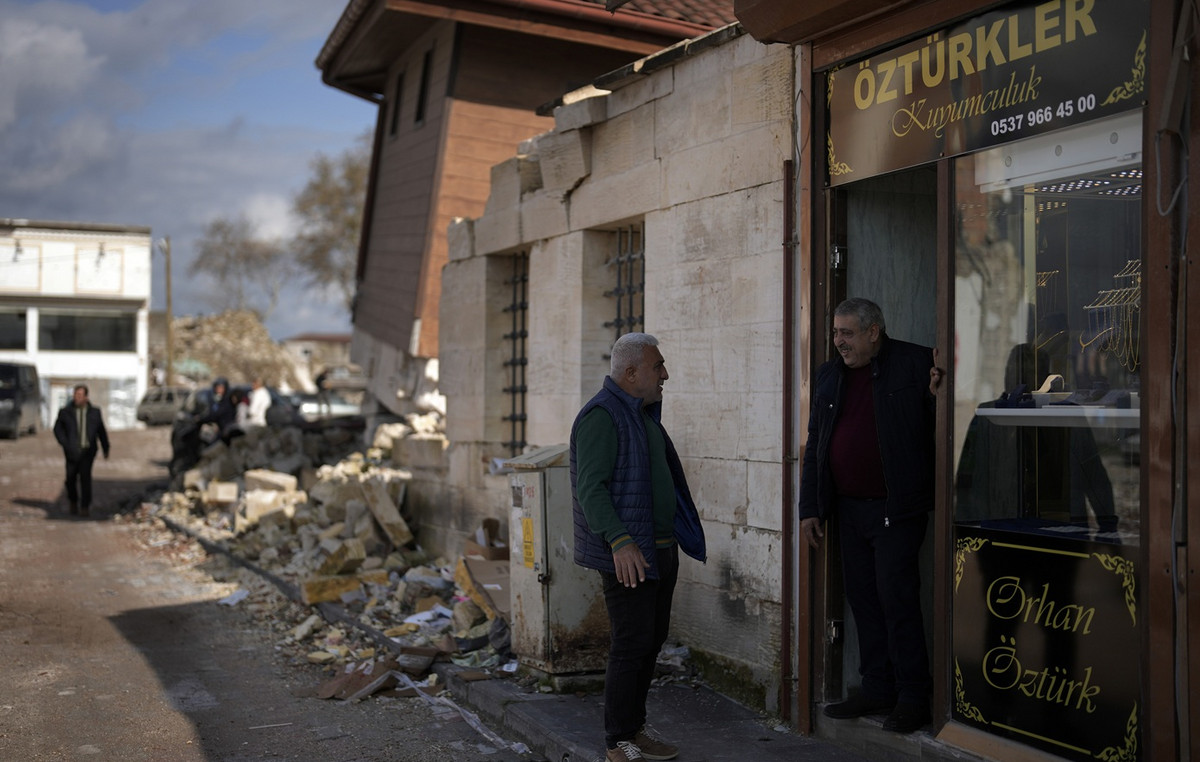 Strong earthquake in Turkey: one dead and 29 injured – fictitors from rescue in debris
