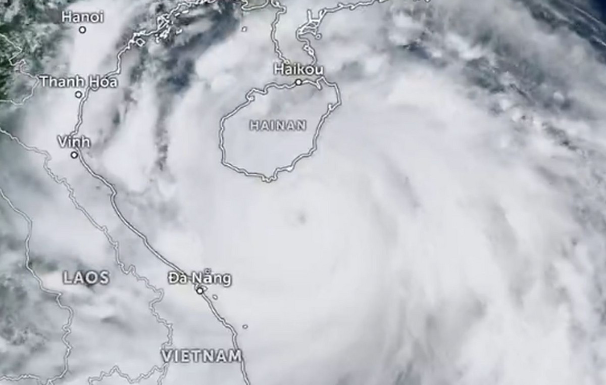 Hurricane Katziki is threateningly approaching Vietnam – causes waves of up to 9.5 meters high Hurricane Katziki is threateningly approaching Vietnam – causes waves of up to 9.5 meters high