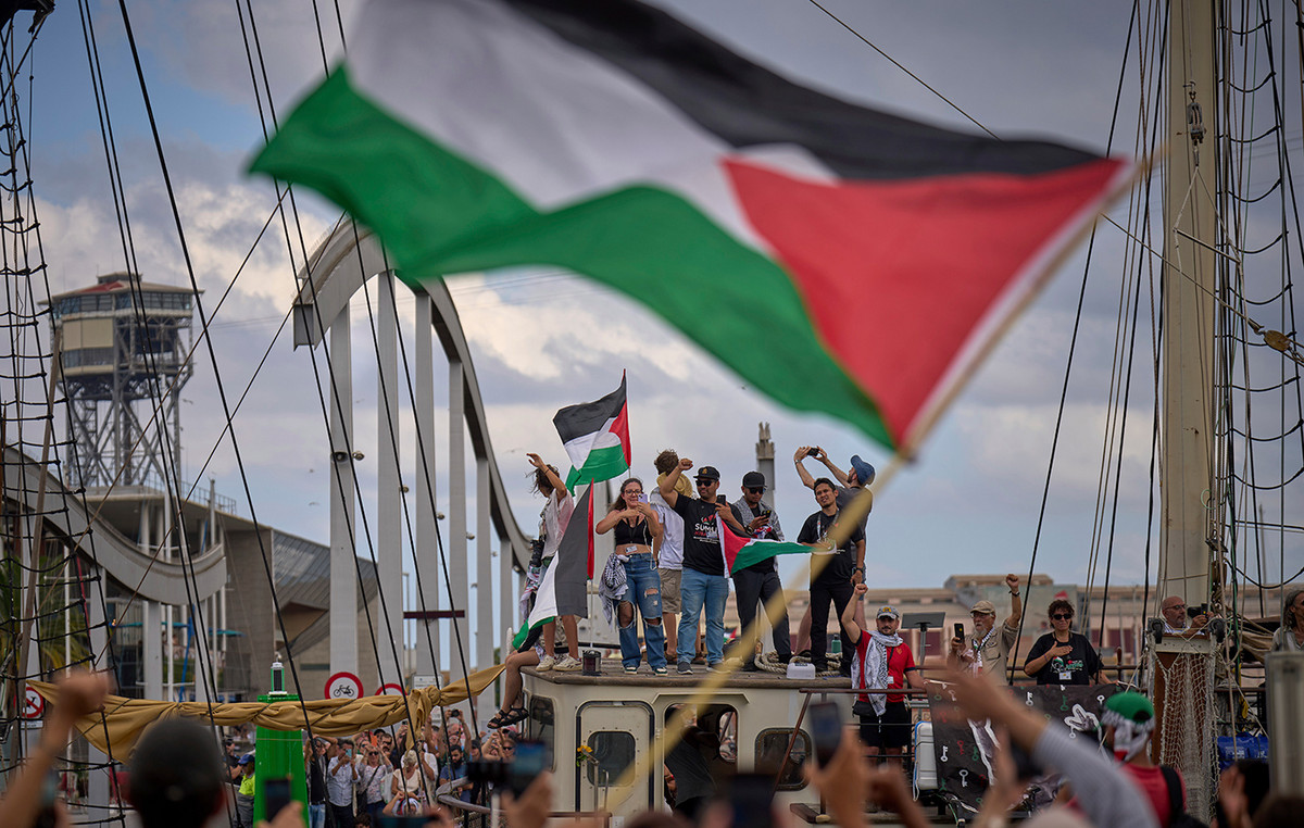 Started by Barcelona the shipment that carries food to Gaza Started by Barcelona the shipment that carries food to Gaza