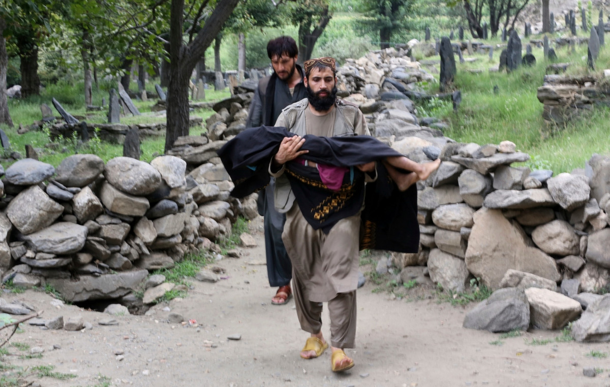 The earthquake “leveled” Afghanistan, over 800 dead – “Death entered every house,” says a father who lost his 5 children