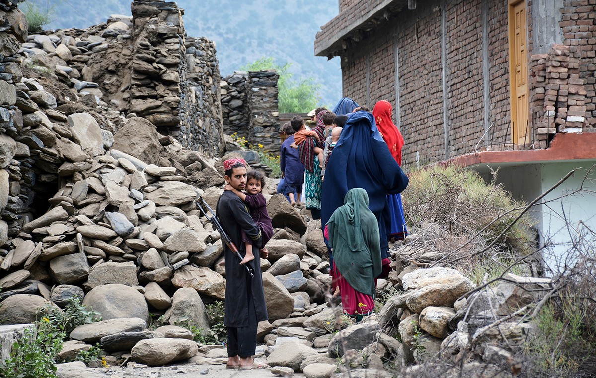 They get their dead children out of the ruins on their own – 1,124 dead from the earthquake in Afghanistan