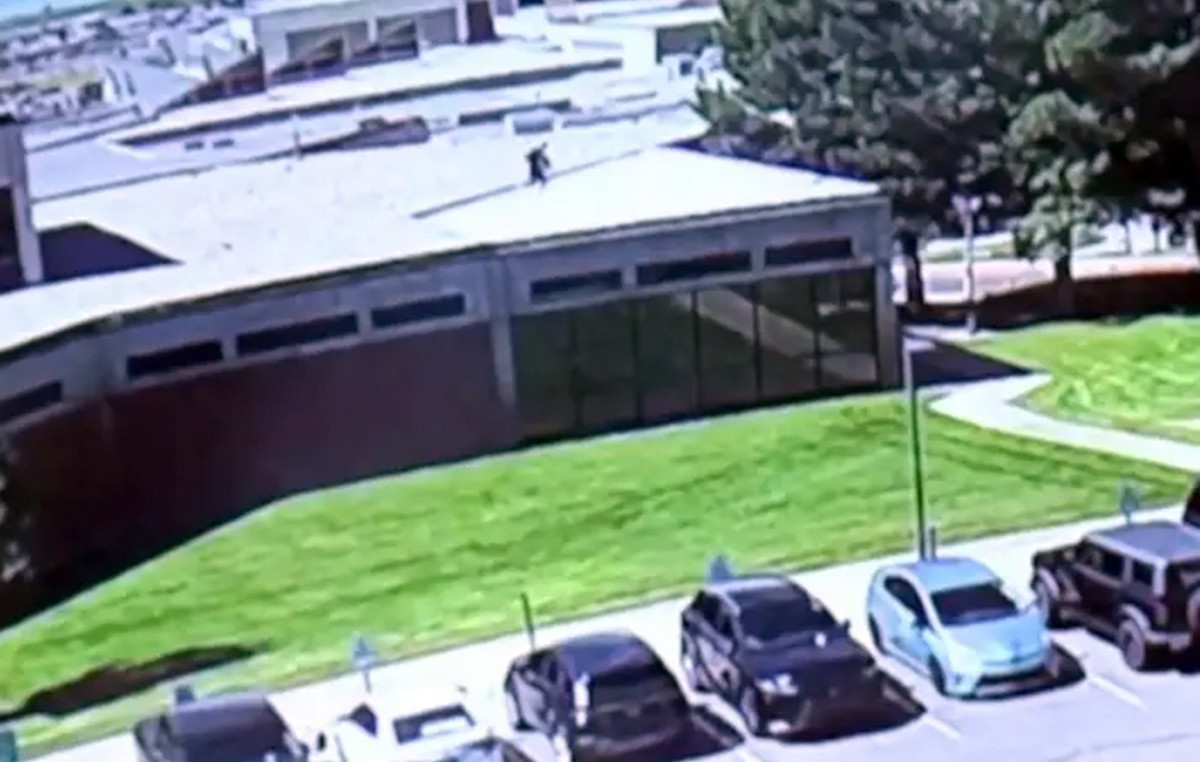The new video showing the fleeing of Charlie Kerk’s killer from the crime scene – FBI offers $ 100,000 fee
