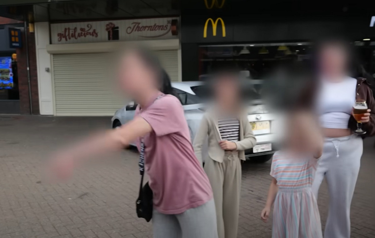 Unthinkable racist attack during an interview: “You are raping our children – dirty monkeys”