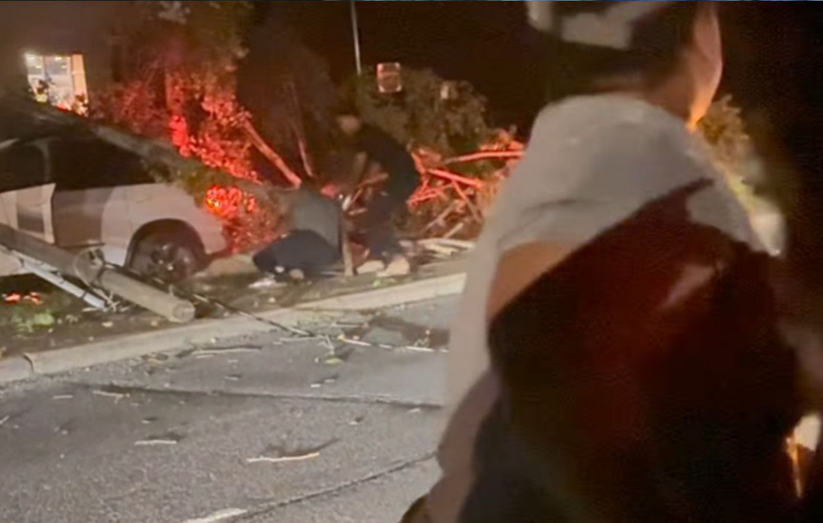 The shocking rescue of a trapped man in a burning vehicle from a Military Academy’s test – see video