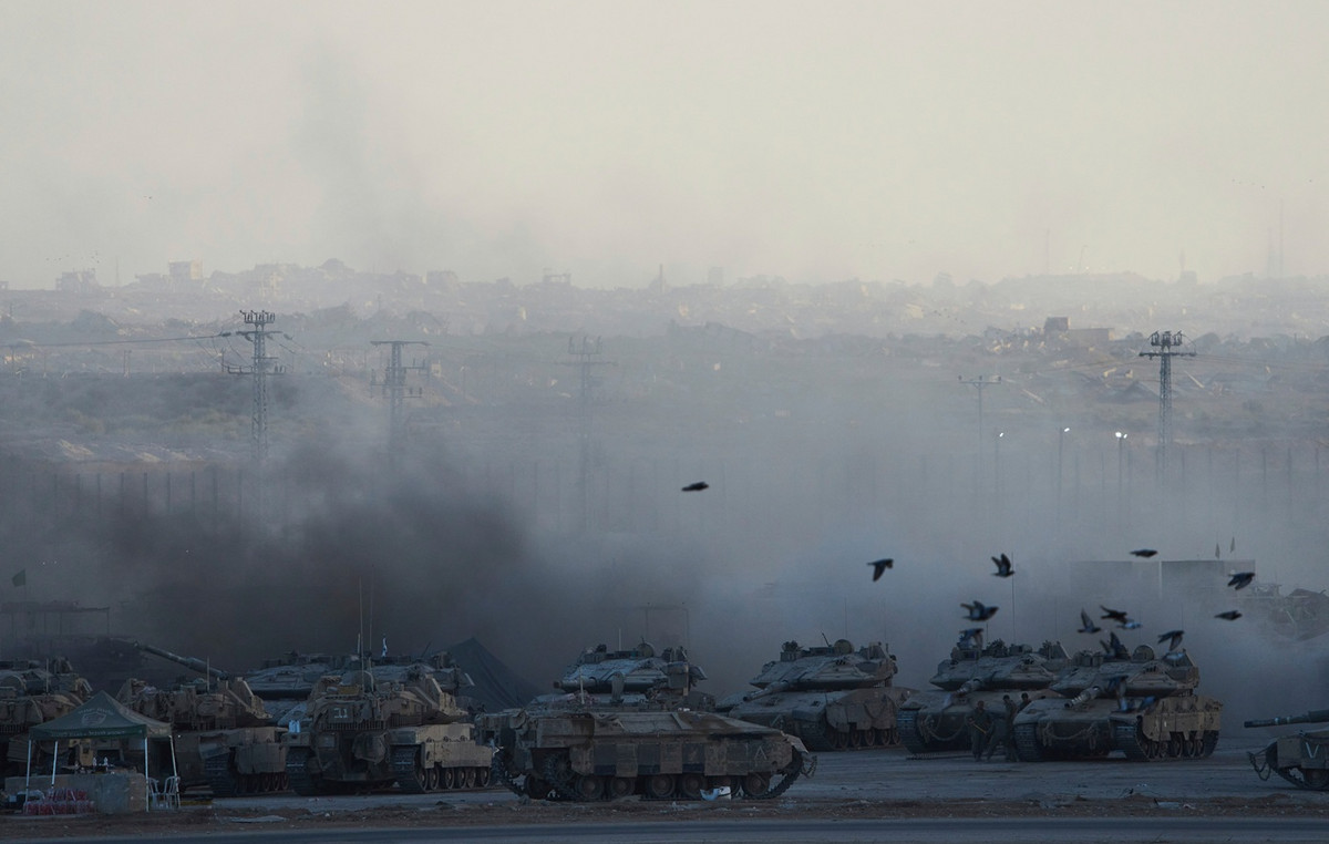 The Israeli Army announced that it controls 40% of the city of Gaza