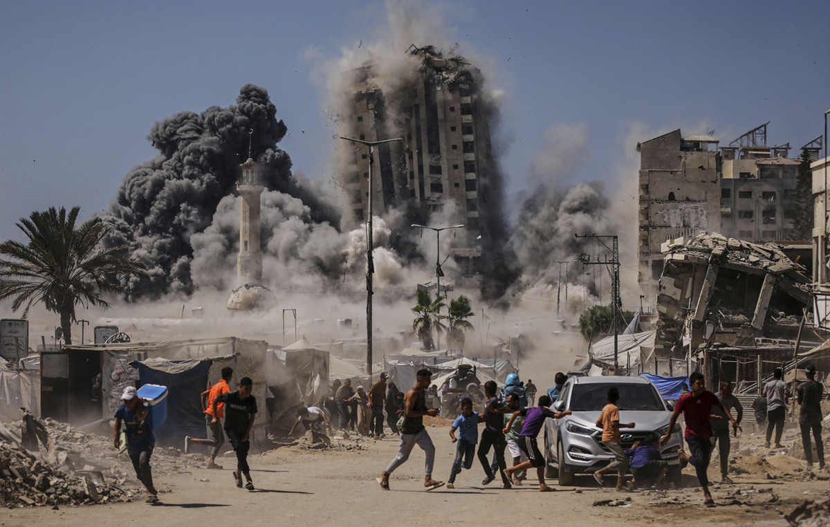 Gaza war reached 700 days – Israel has leveled building as it increases military operations