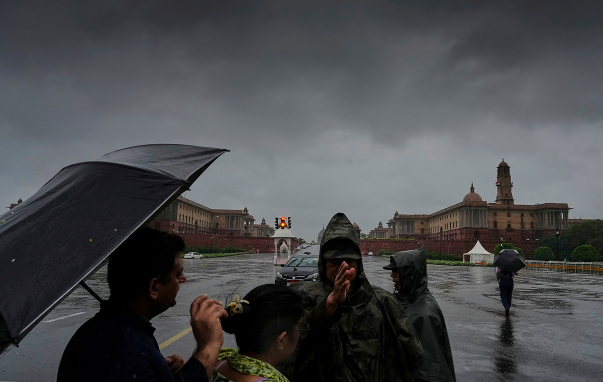 At least 29 dead and over 250,000 affected northern India from floods